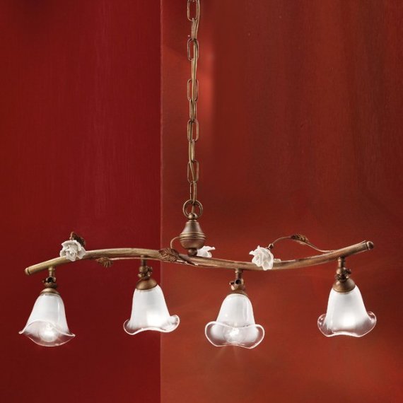Vierflammige Hngelampe mit Glasschirmen und Blten in weier Keramik, Halterung rostfarben